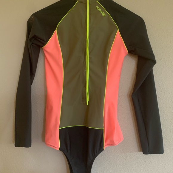 Ripcurl Spring suit rash guard - Picture 4 of 6